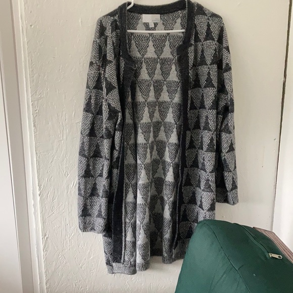 14th & Union Long Cardigan | Geometric/Triangle Print - Picture 1 of 5